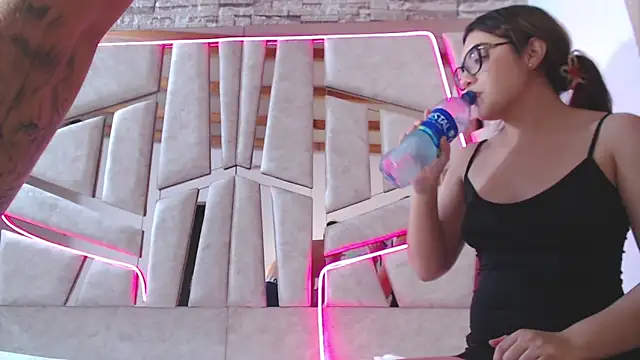 mia and austin online show from March 16, 4:09 am