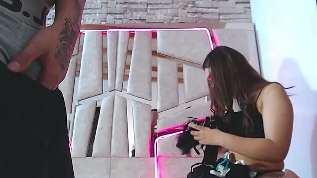 mia and austin online show from March 22, 1:00 am