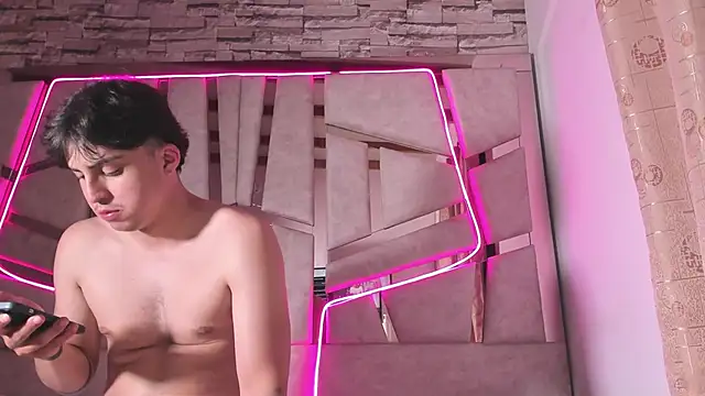 mia and austin online show from October 4, 1:25 am