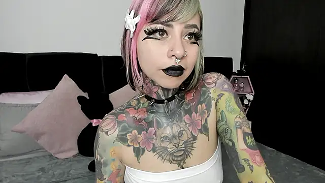 NikkiRamone online show from December 6, 9:32 am