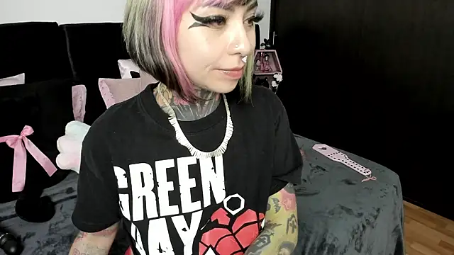 NikkiRamone online show from February 11, 9:53 am