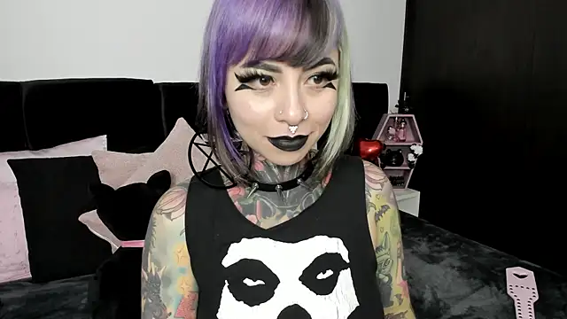 NikkiRamone online show from February 15, 9:15 pm