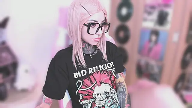 Snapshot of NikkiRamone chatting on January 7, 11:34 am NikkiRamone online show from January 7, 11:34 am