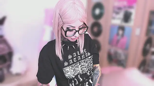 Snapshot of NikkiRamone chatting on January 9, 11:13 am NikkiRamone online show from January 9, 11:13 am