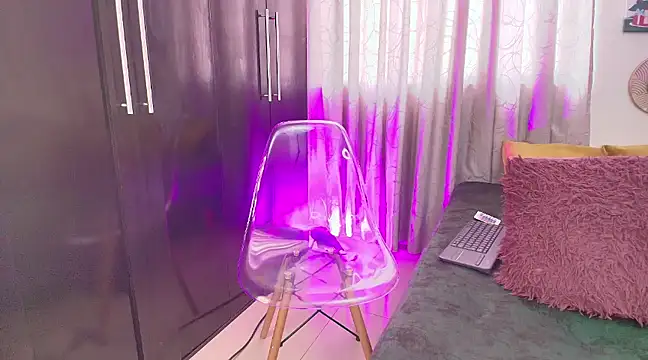 thiagowes online show from December 13, 8:37 pm