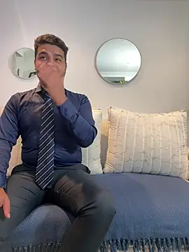 thiagowes online show from February 28, 3:40 am