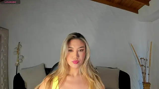 Snapshot of RebeccaHudson chatting on June 25, 7:40 pm RebeccaHudson online show from June 25, 7:40 pm