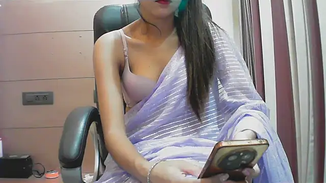 Snapshot of collage_hoty chatting on September 15, 5:13 pm collage hoty online show from September 15, 5:13 pm