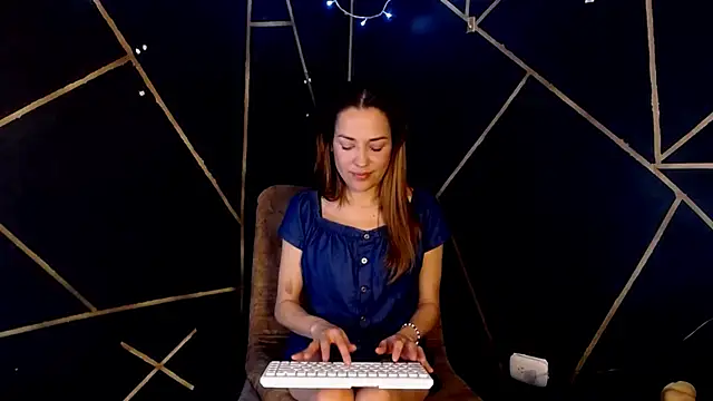 camilawm19 online show from April 6, 12:41 am