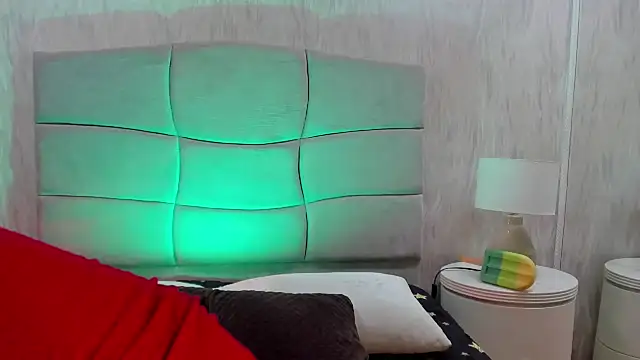 DafneMillers online show from December 23, 1:56 pm