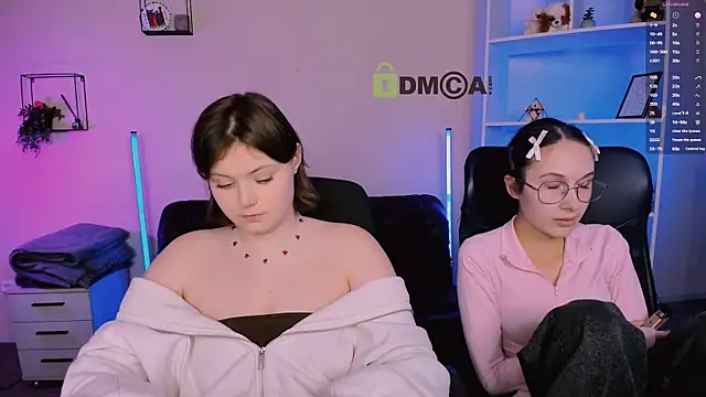 nikole kitt online show from November 16, 8:03 pm