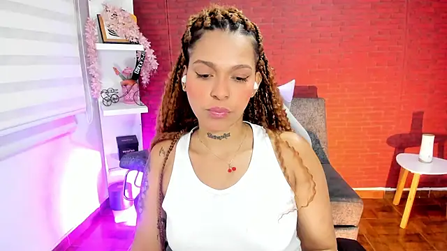 Snapshot of samantha_simur chatting on February 8, 5:29 am samantha simur online show from February 8, 5:29 am