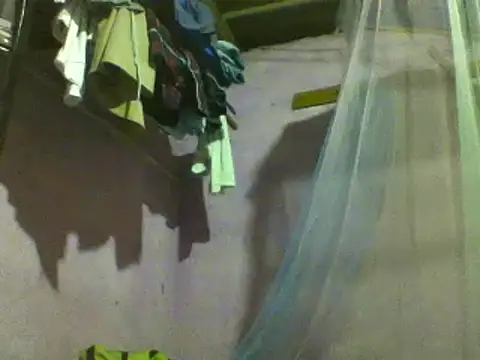 Snapshot of roundbunny chatting on December 10, 5:00 pm roundbunny online show from December 10, 5:00 pm