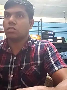 Snapshot of roundbunny chatting on February 5, 10:33 pm roundbunny online show from February 5, 10:33 pm