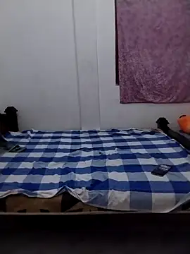 Snapshot of roundbunny chatting on October 25, 5:08 pm roundbunny online show from October 25, 5:08 pm