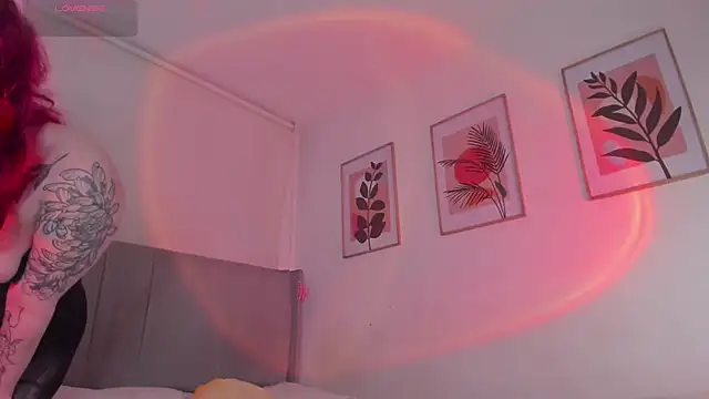 Whitekitty-exe online show from January 6, 10:58 pm