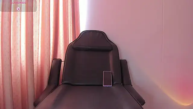 Whitekitty-exe online show from February 15, 3:06 pm