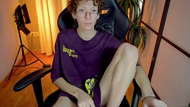 Snapshot of TommieH chatting on February 14, 11:42 am TommieH online show from February 14, 11:42 am