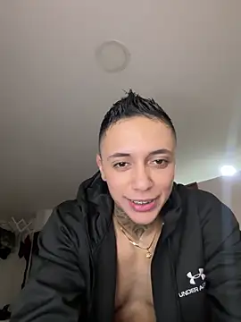 Snapshot of _PhillipBrown chatting on December 1, 10:21 pm PhillipBrown online show from December 1, 10:21 pm