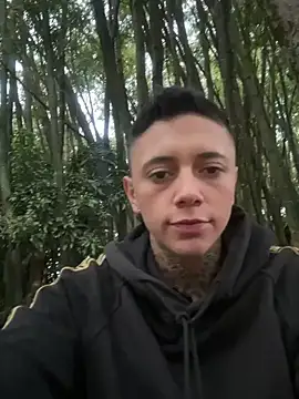 Snapshot of _PhillipBrown chatting on December 3, 11:11 am PhillipBrown online show from December 3, 11:11 am