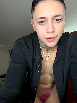 Snapshot of _PhillipBrown chatting on December 3, 9:34 pm PhillipBrown online show from December 3, 9:34 pm