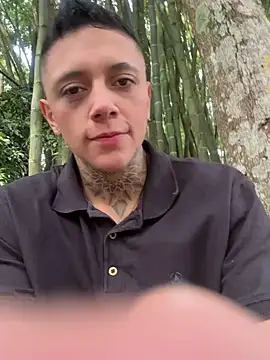 Snapshot of _PhillipBrown chatting on December 13, 1:22 pm PhillipBrown online show from December 13, 1:22 pm