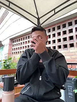 Snapshot of _PhillipBrown chatting on February 1, 8:47 pm PhillipBrown online show from February 1, 8:47 pm