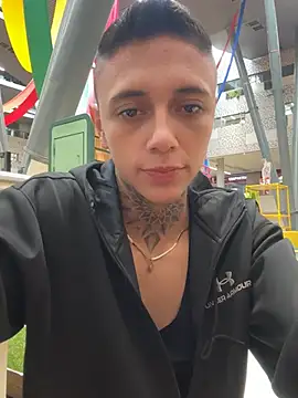 Snapshot of _PhillipBrown chatting on February 22, 12:19 pm PhillipBrown online show from February 22, 12:19 pm