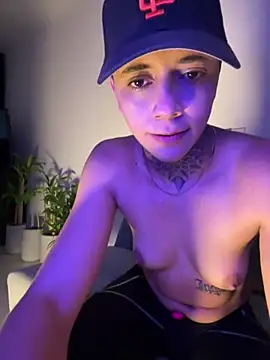 Snapshot of _PhillipBrown chatting on February 4, 11:38 am PhillipBrown online show from February 4, 11:38 am