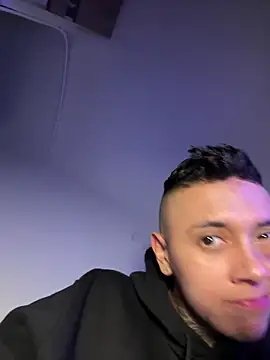 Snapshot of _PhillipBrown chatting on February 6, 12:19 pm PhillipBrown online show from February 6, 12:19 pm