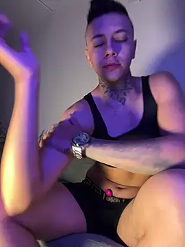 Snapshot of _PhillipBrown chatting on February 9, 11:47 am PhillipBrown online show from February 9, 11:47 am