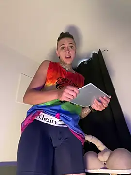 Snapshot of _PhillipBrown chatting on February 10, 12:09 pm PhillipBrown online show from February 10, 12:09 pm