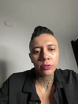 Snapshot of _PhillipBrown chatting on February 23, 12:13 pm PhillipBrown online show from February 23, 12:13 pm