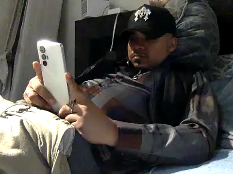 Snapshot of Sr_CobraHot chatting on April 1, 2:45 am Sr CobraHot online show from April 1, 2:45 am