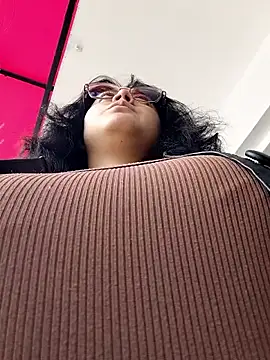 lara moon25 online show from December 4, 6:49 pm