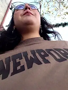 lara moon25 online show from December 19, 7:10 pm