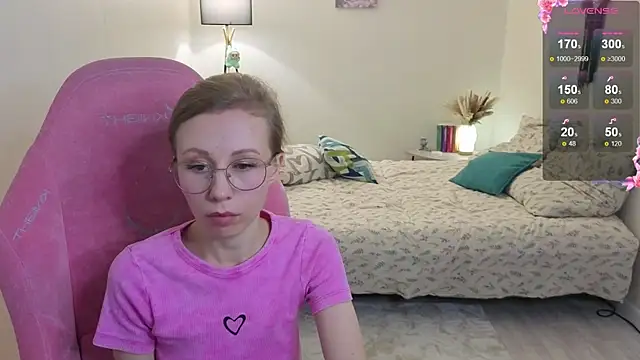 Snapshot of Lill_Mary chatting on October 30, 5:20 am Lill Mary online show from October 30, 5:20 am