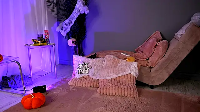 BetsyGonzale online show from October 29, 4:59 am