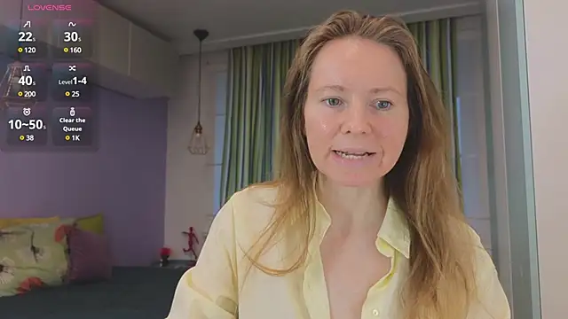 Snapshot of JanePearl chatting on December 11, 8:15 am JanePearl online show from December 11, 8:15 am