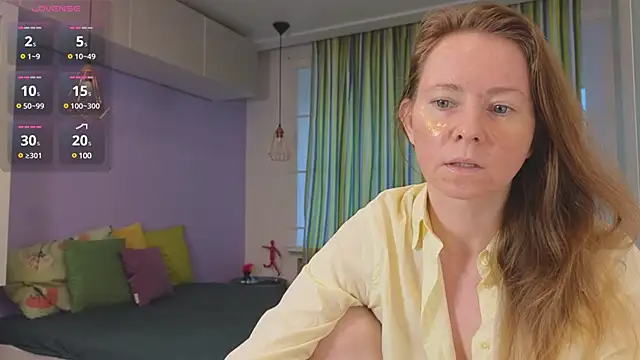 Snapshot of JanePearl chatting on December 13, 8:30 am JanePearl online show from December 13, 8:30 am