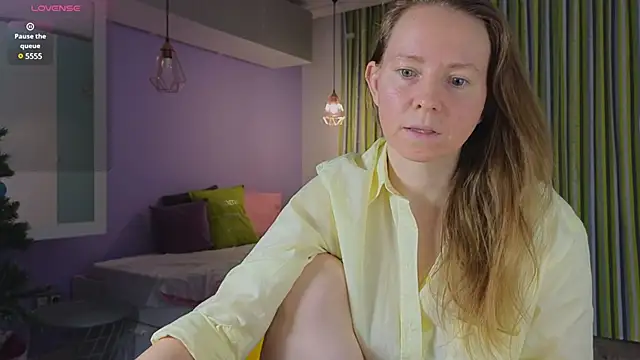 Snapshot of JanePearl chatting on February 2, 5:21 am JanePearl online show from February 2, 5:21 am