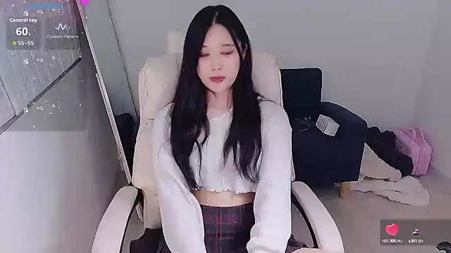 Snapshot of who_Lilly chatting on October 16, 2:07 pm who Lilly online show from October 16, 2:07 pm