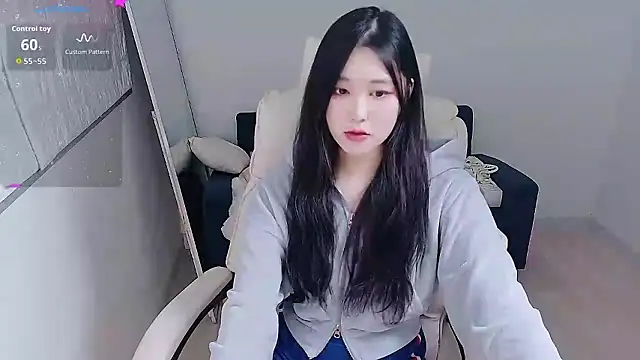 Snapshot of who_Lilly chatting on October 19, 9:10 am who Lilly online show from October 19, 9:10 am