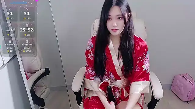 Snapshot of who_Lilly chatting on October 25, 2:02 pm who Lilly online show from October 25, 2:02 pm