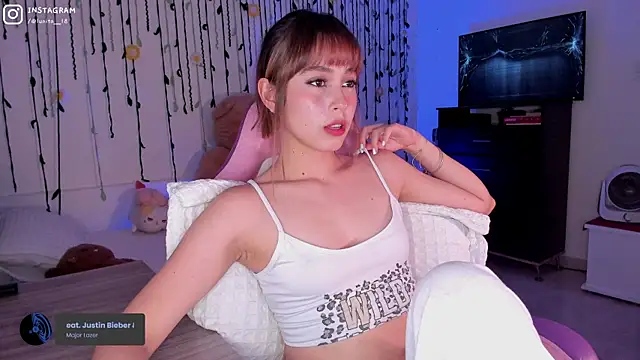 Snapshot of alice_guerin_ chatting on January 12, 5:34 am alice guerin  online show from January 12, 5:34 am