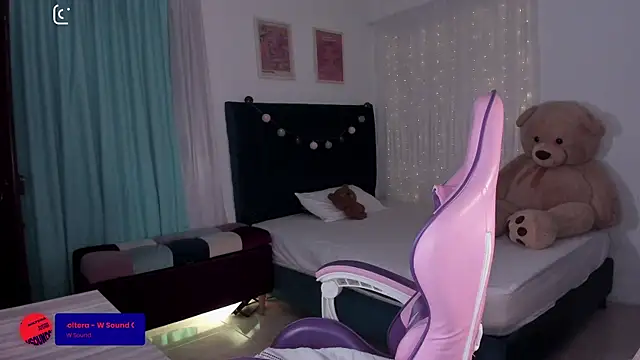 Snapshot of alice_guerin_ chatting on February 7, 4:16 am alice guerin  online show from February 7, 4:16 am