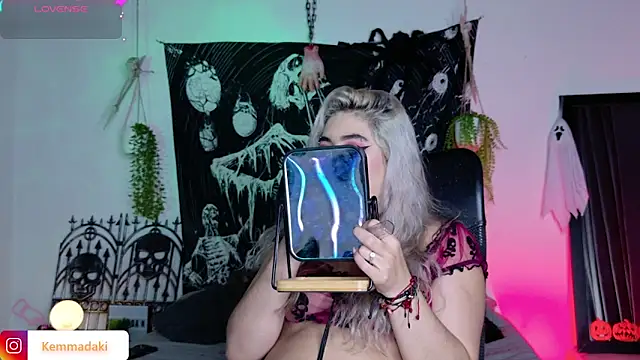 Snapshot of kemmadakii chatting on October 5, 7:45 pm kemmadakii online show from October 5, 7:45 pm