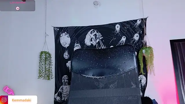 Snapshot of kemmadakii chatting on November 6, 7:48 pm kemmadakii online show from November 6, 7:48 pm