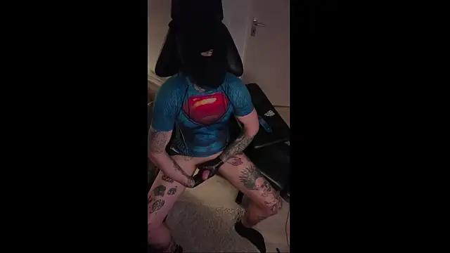 Snapshot of LuggiJack chatting on December 21, 5:25 am LuggiJack online show from December 21, 5:25 am