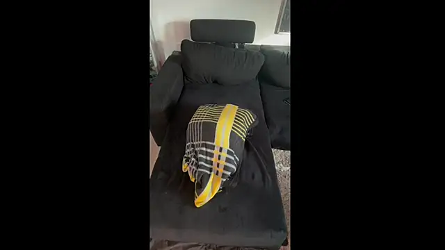 Snapshot of LuggiJack chatting on February 23, 12:05 pm LuggiJack online show from February 23, 12:05 pm